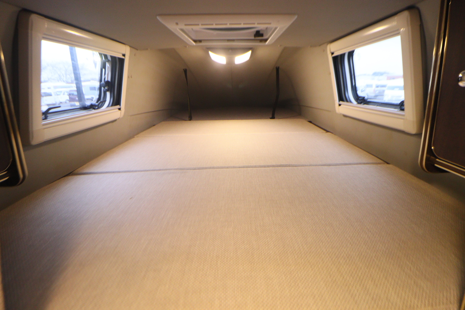 キャンピングカーバンコン