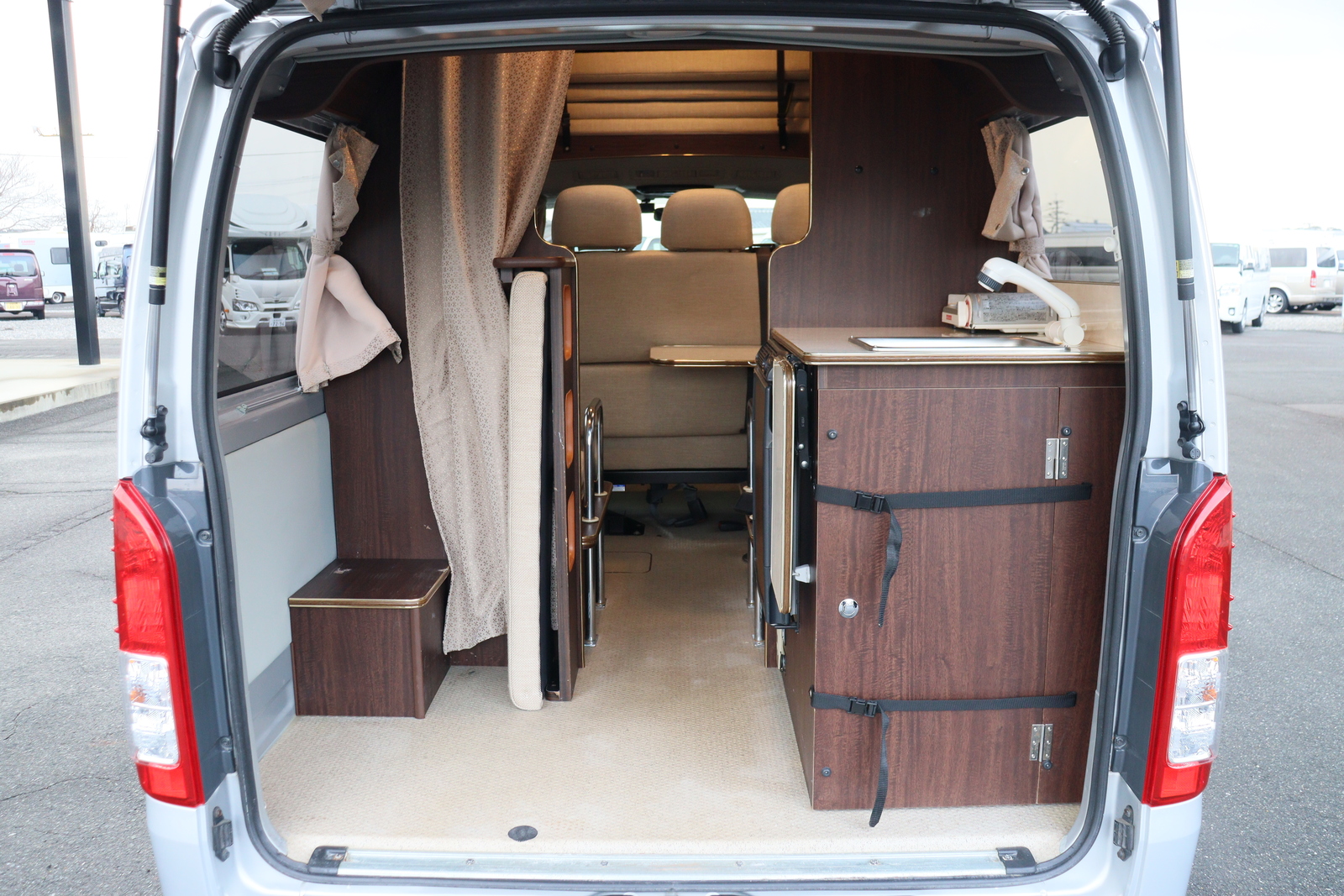 キャンピングカーバンコン