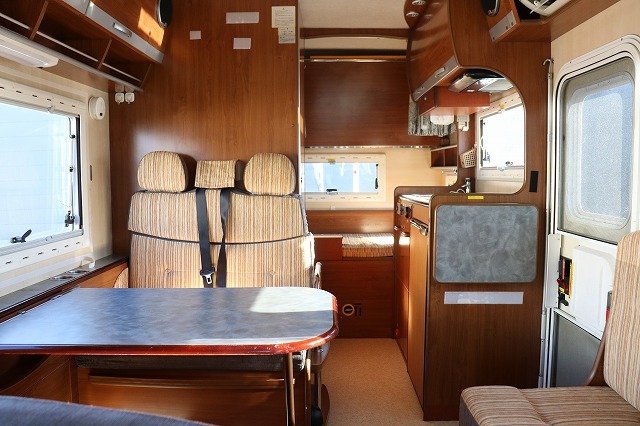 キャンピングカーキャブコン