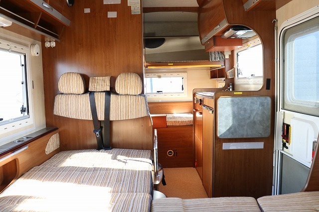 キャンピングカーキャブコン