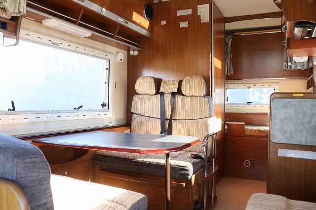 キャンピングカーキャブコン