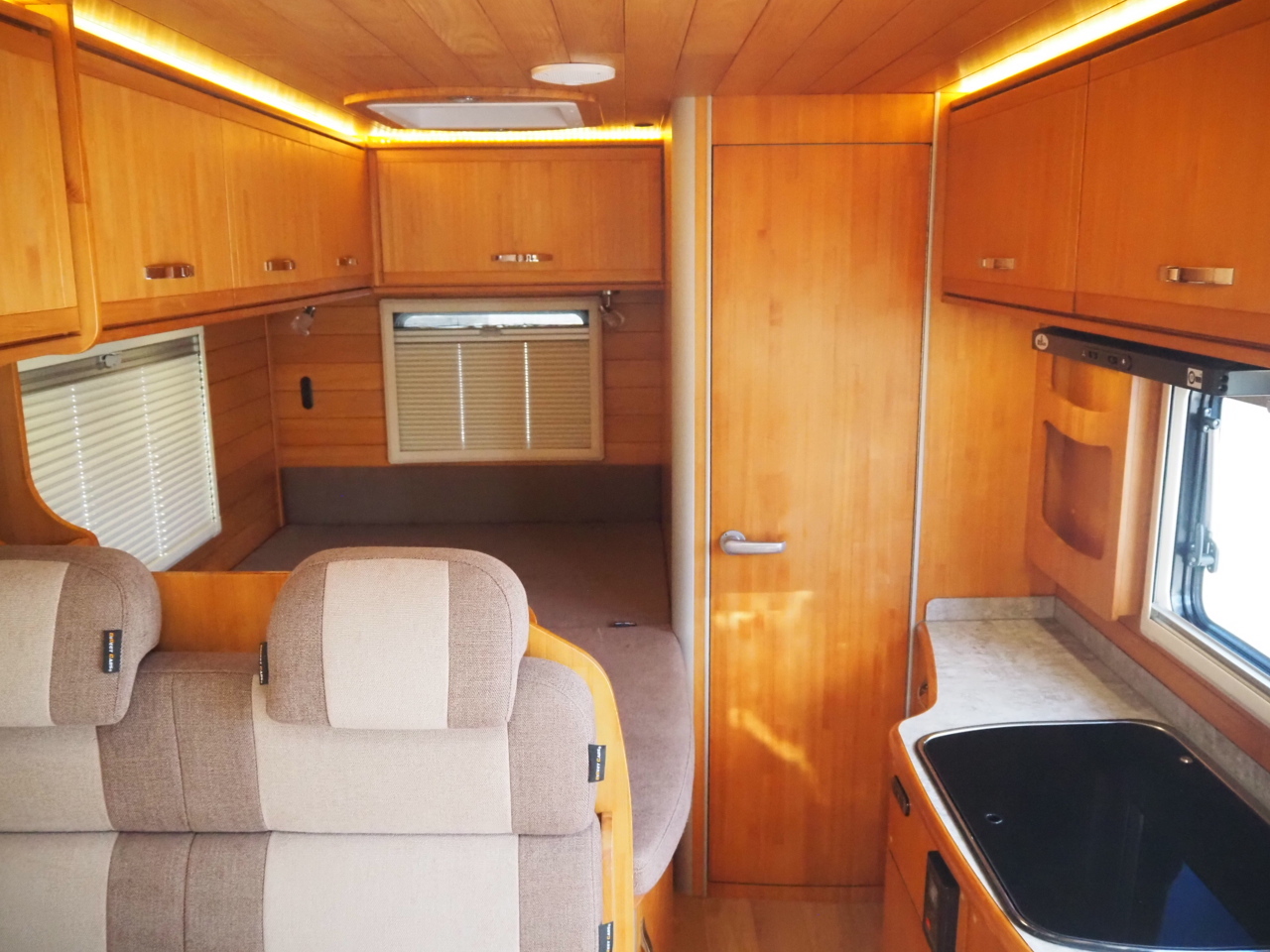 キャンピングカーキャブコン