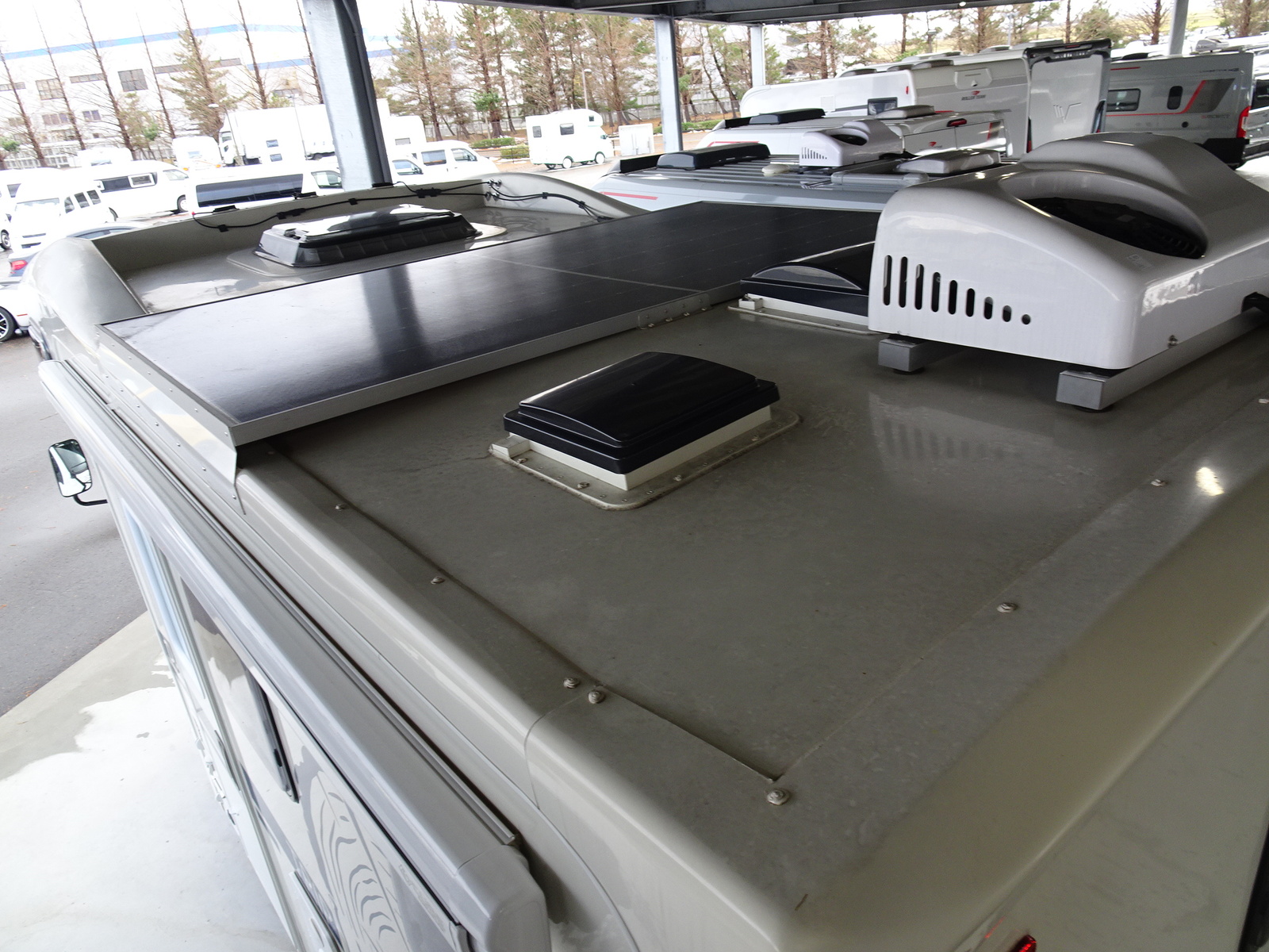 キャンピングカーキャブコン