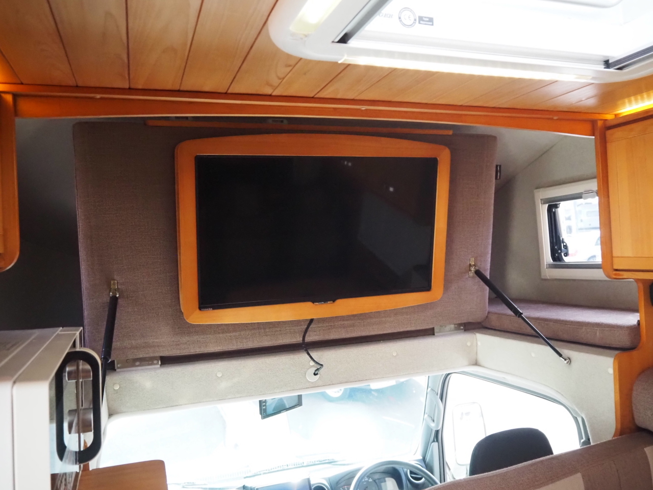 キャンピングカーキャブコン