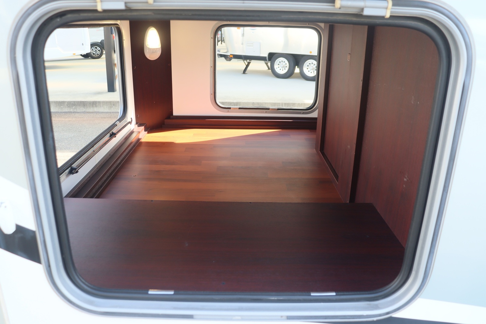 キャンピングカーキャブコン