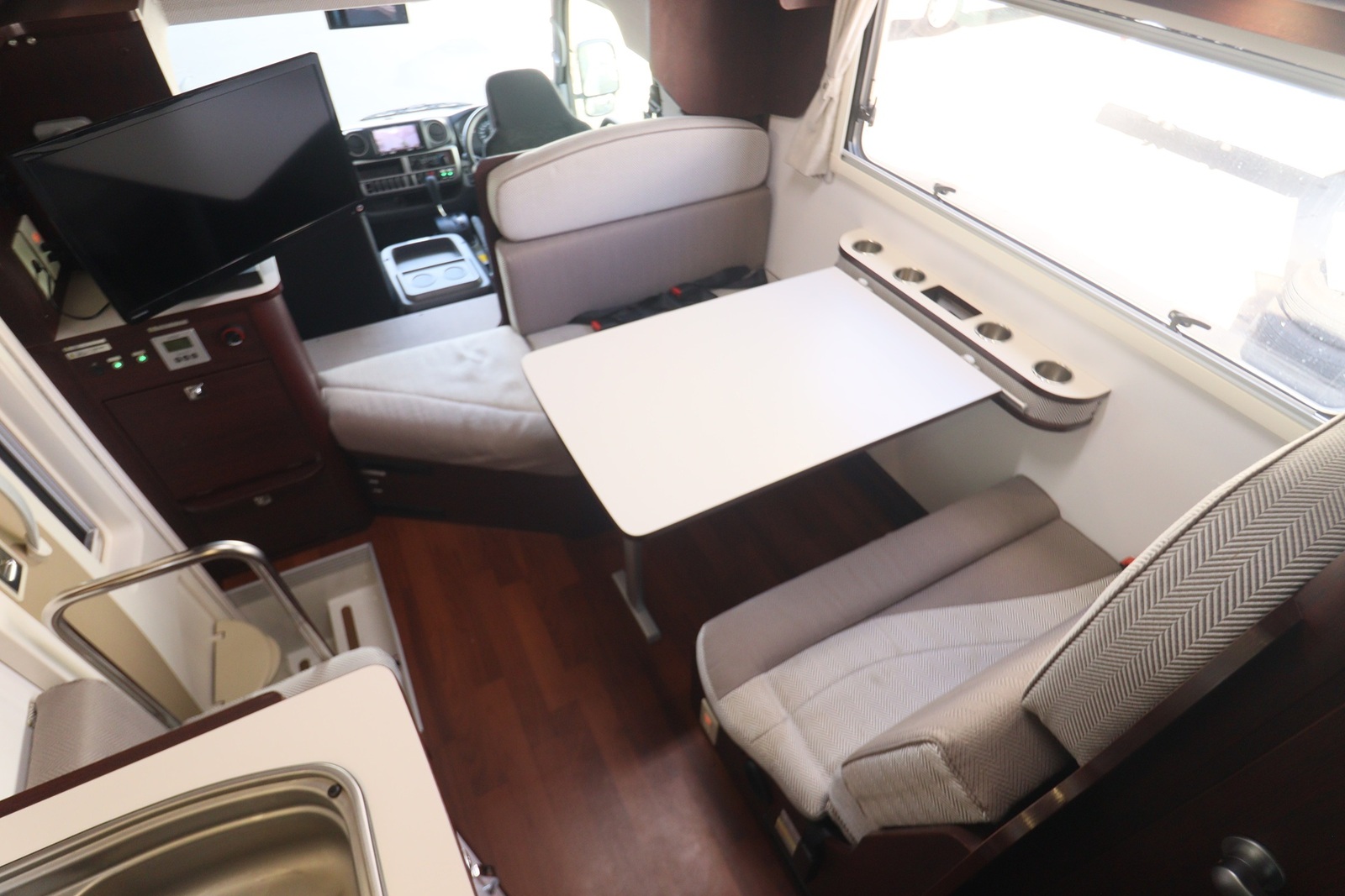 キャンピングカーキャブコン