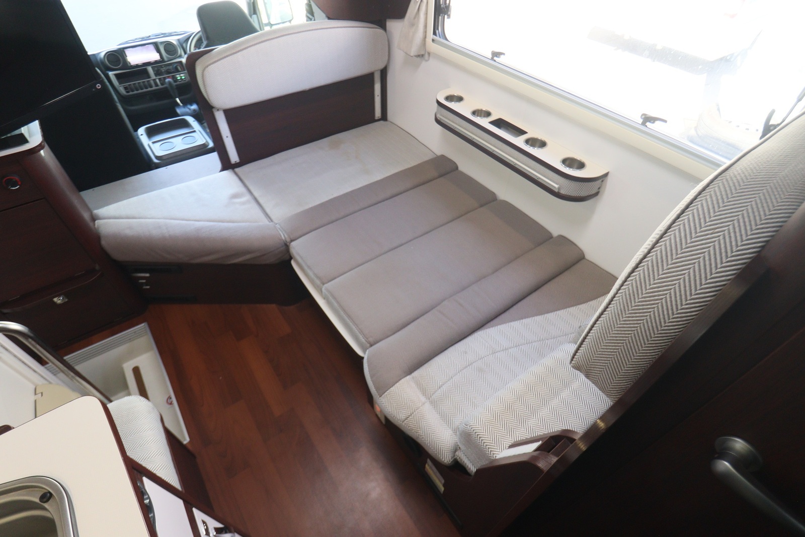 キャンピングカーキャブコン