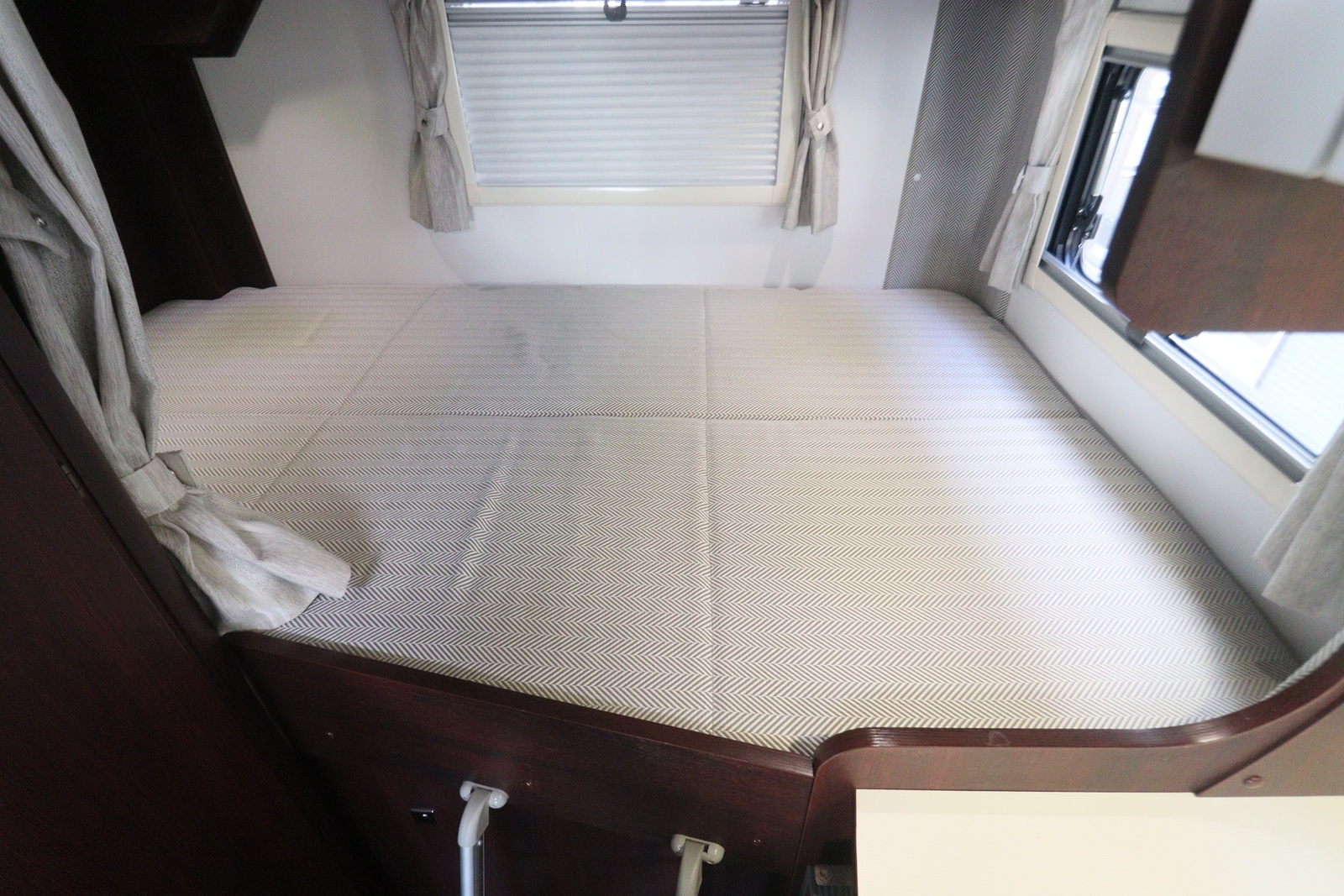 キャンピングカーキャブコン