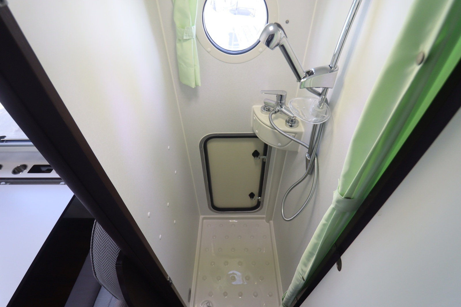 キャンピングカーキャブコン