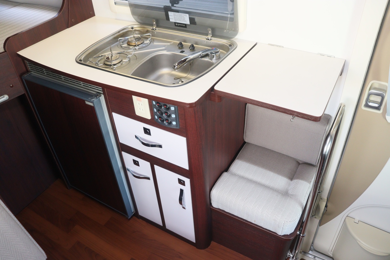 キャンピングカーキャブコン