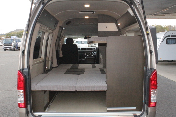 キャンピングカーバンコン