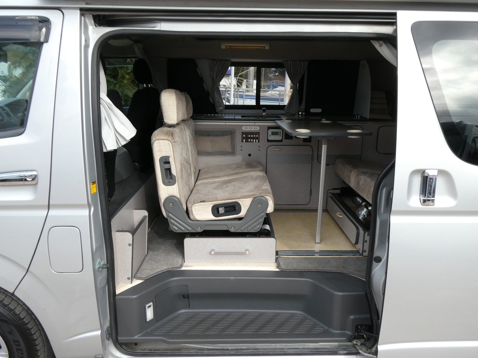 キャンピングカーバンコン