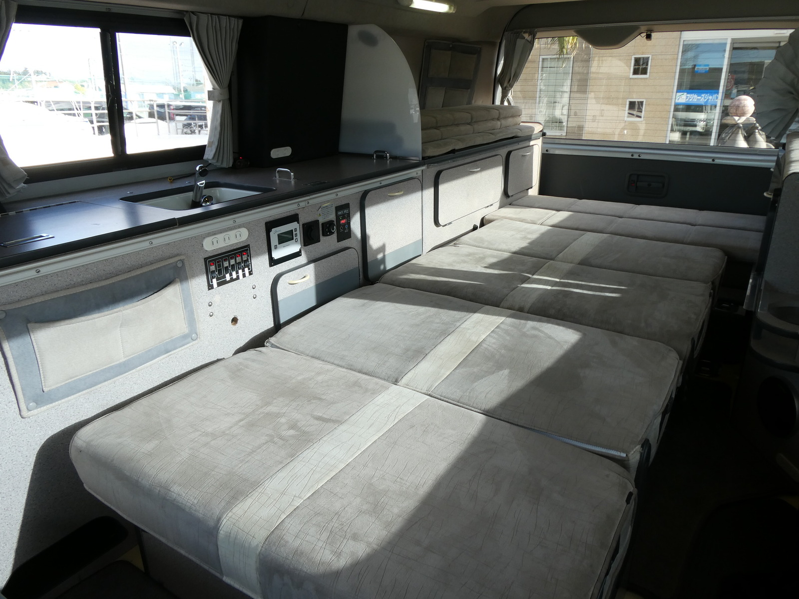 キャンピングカーバンコン