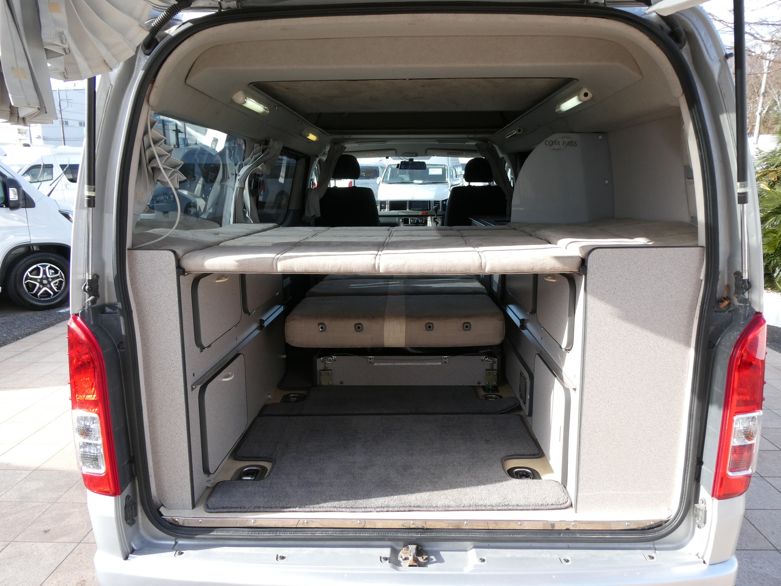 キャンピングカーバンコン