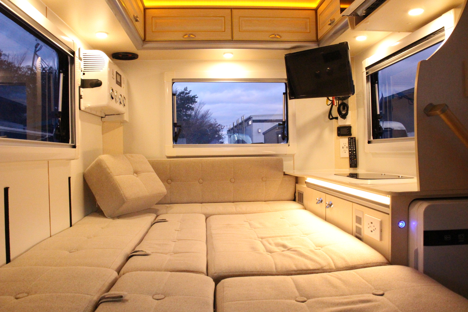 キャンピングカー軽キャンパー