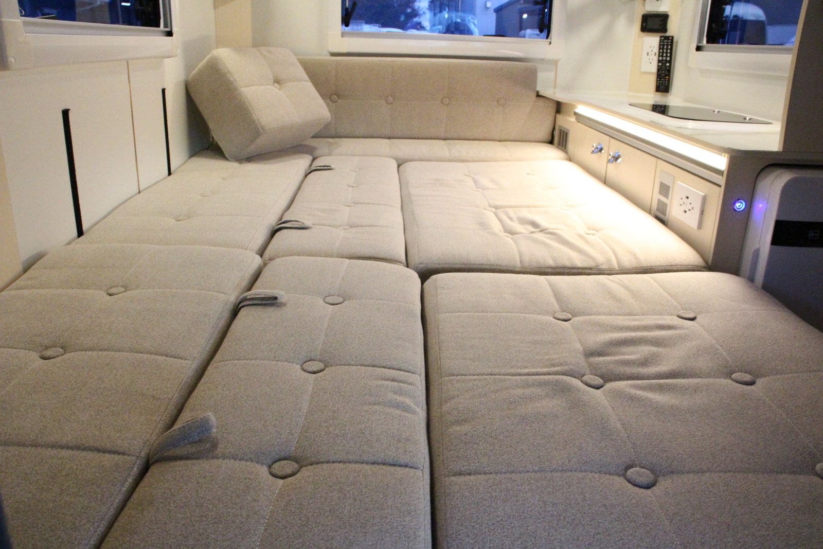 キャンピングカー軽キャンパー