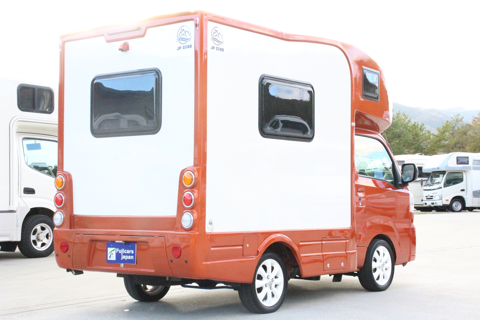 キャンピングカー軽キャンパー