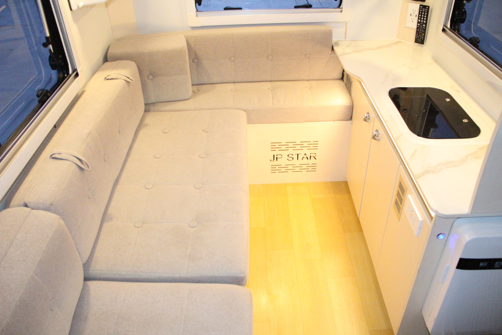 キャンピングカー軽キャンパー