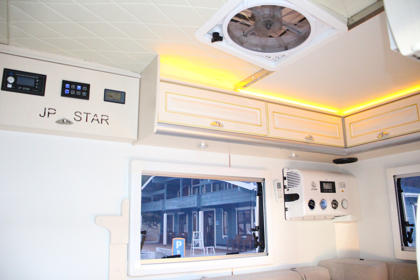 キャンピングカー軽キャンパー