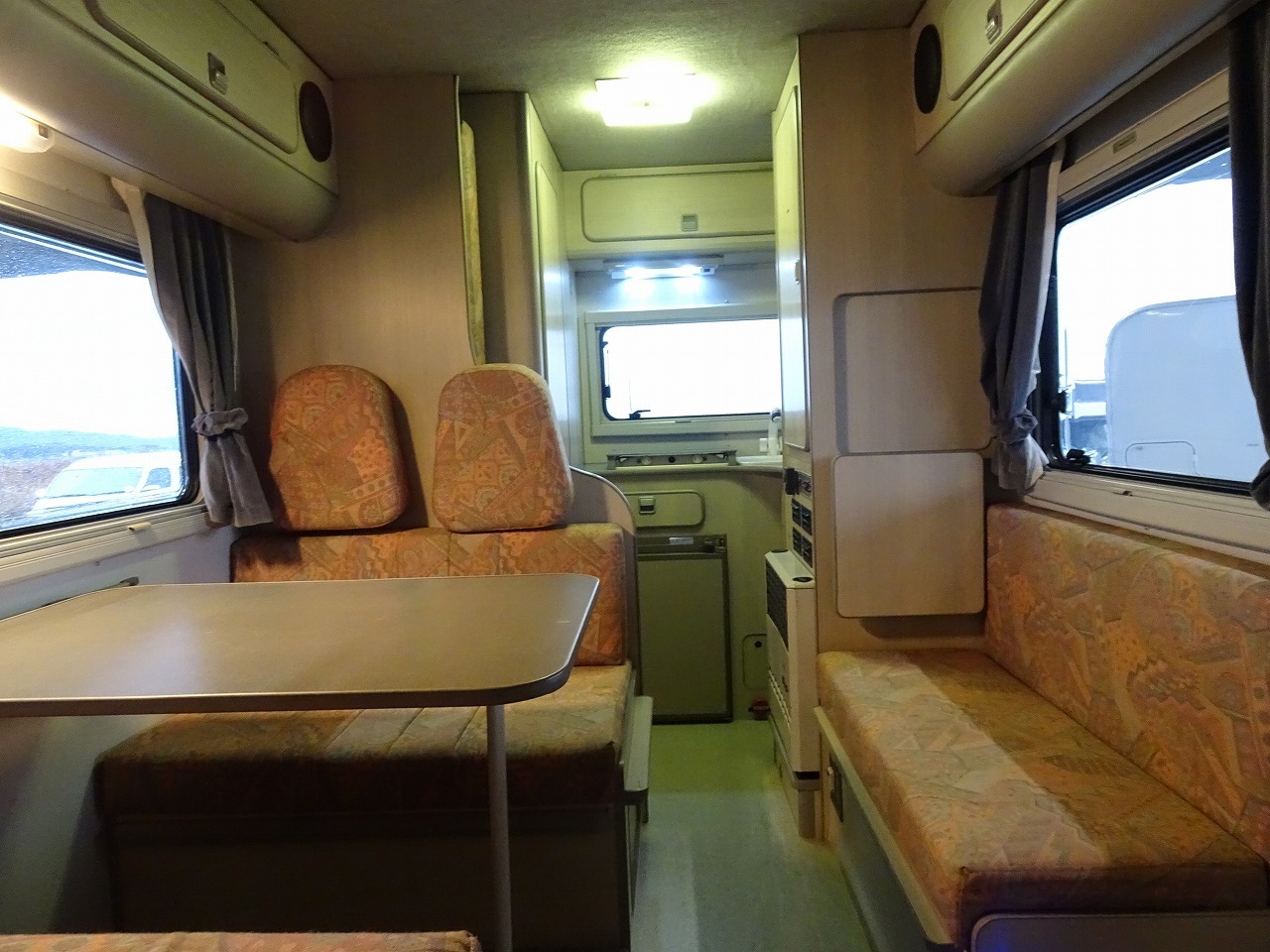 キャンピングカーキャブコン