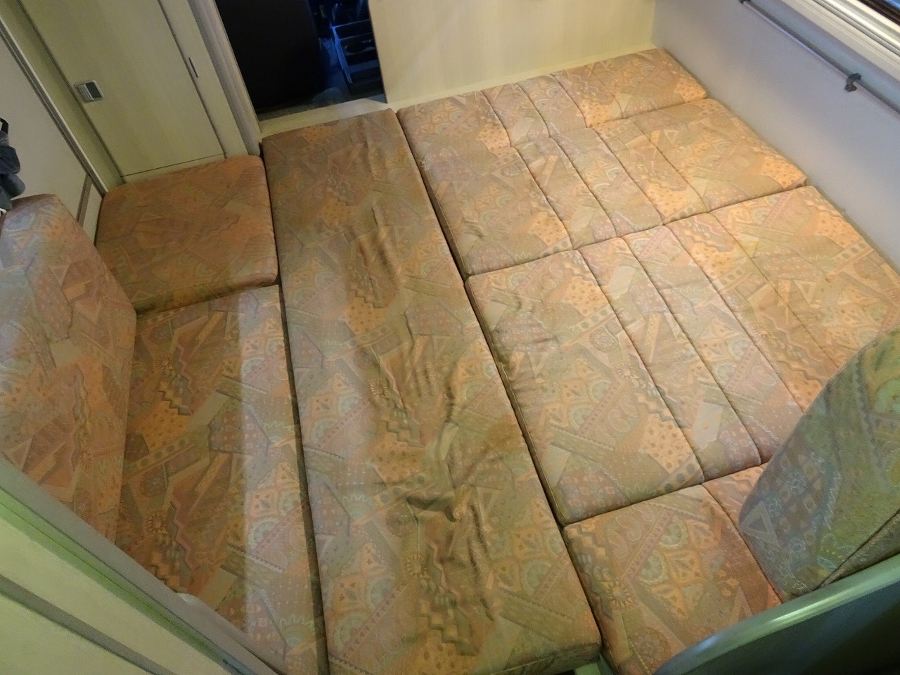 キャンピングカーキャブコン