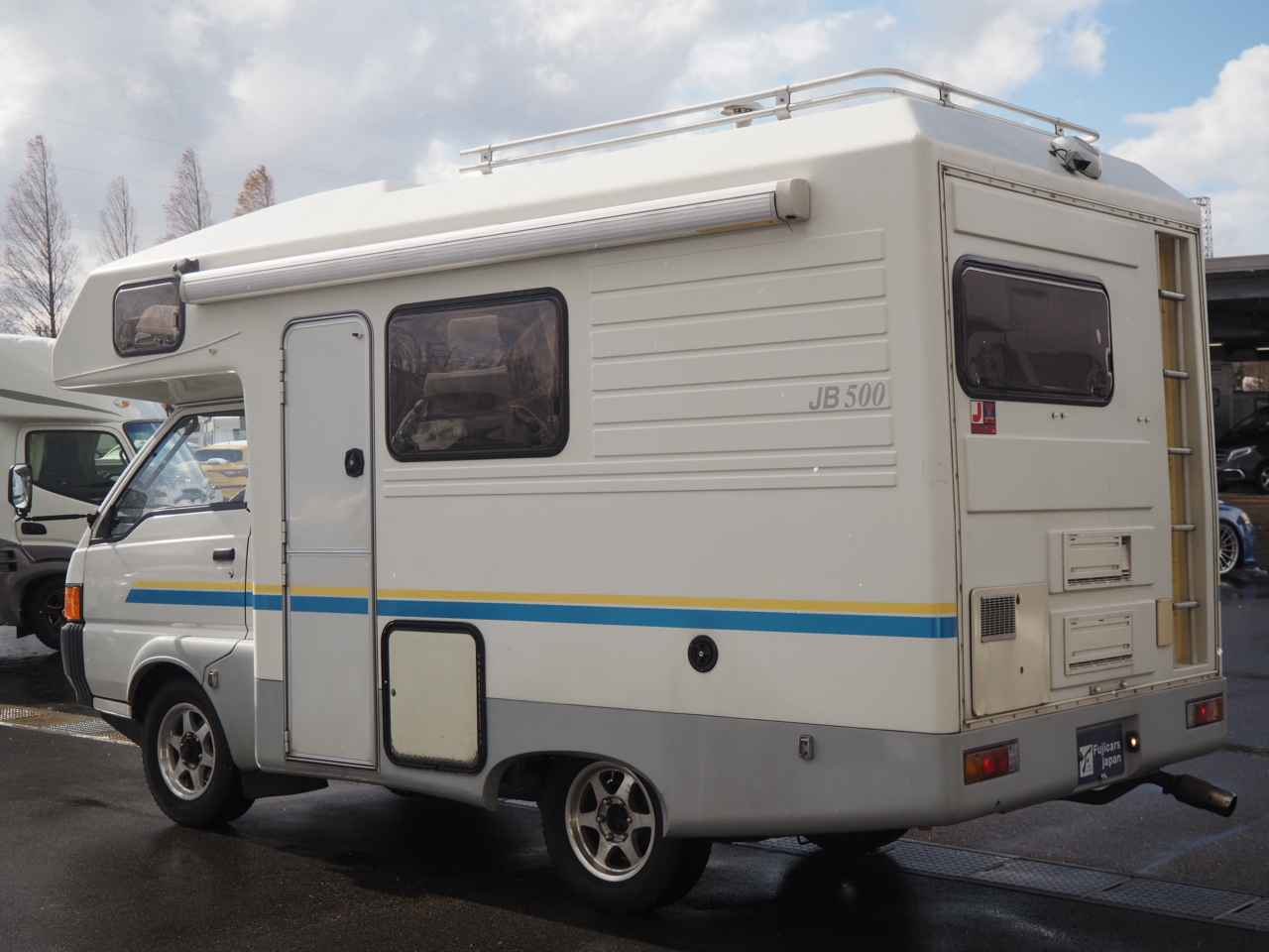 キャンピングカーキャブコン