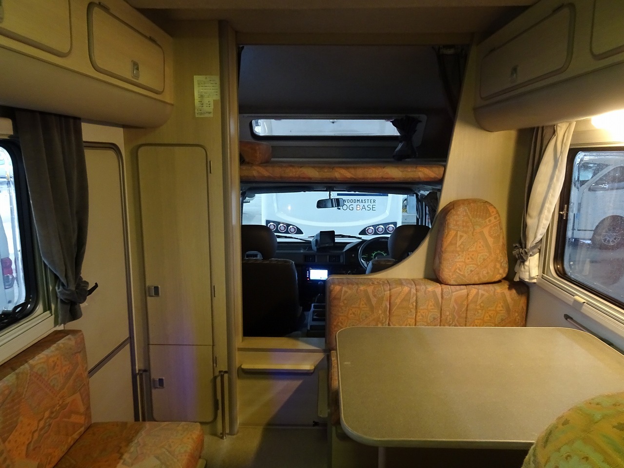 キャンピングカーキャブコン