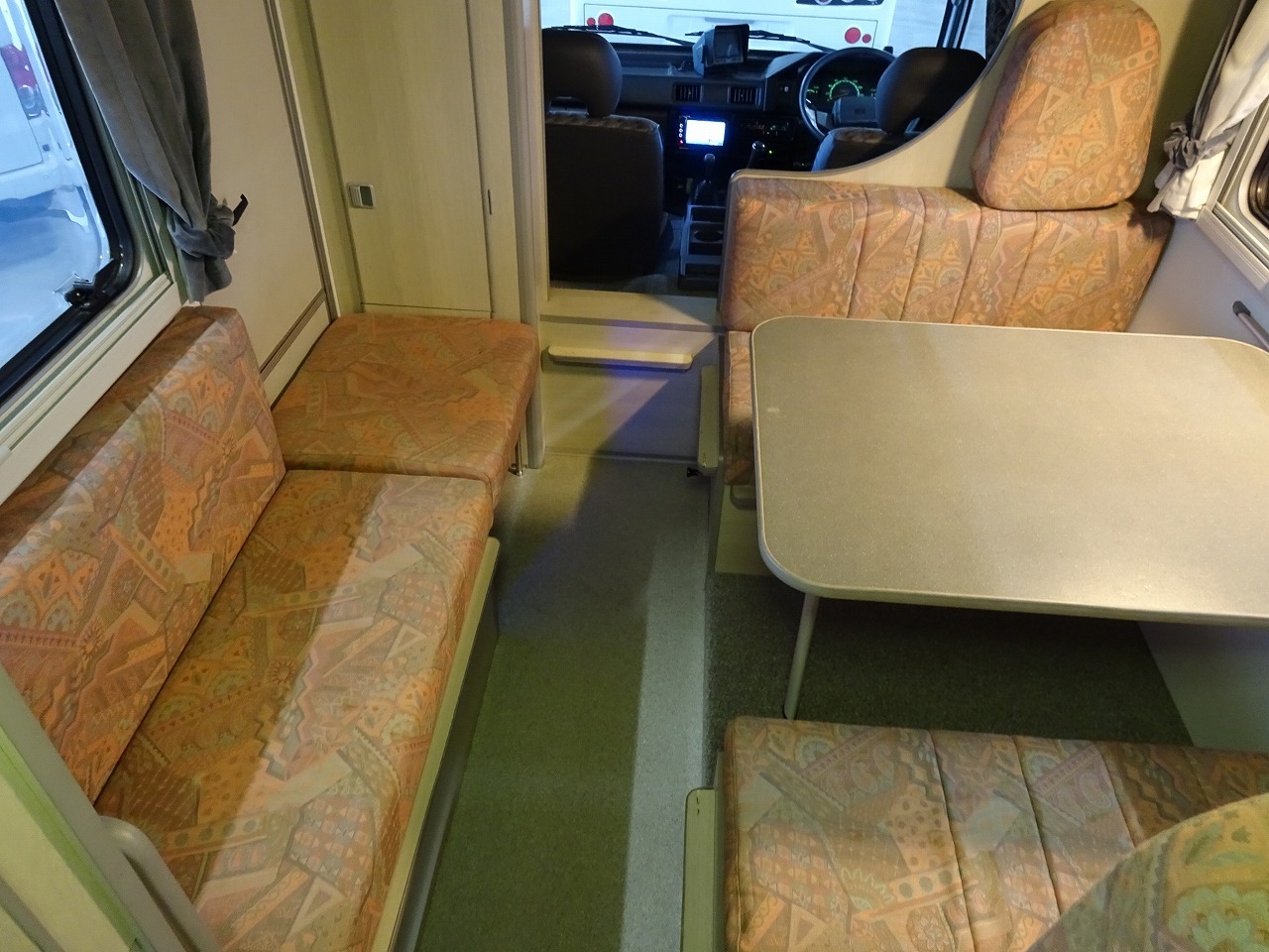 キャンピングカーキャブコン