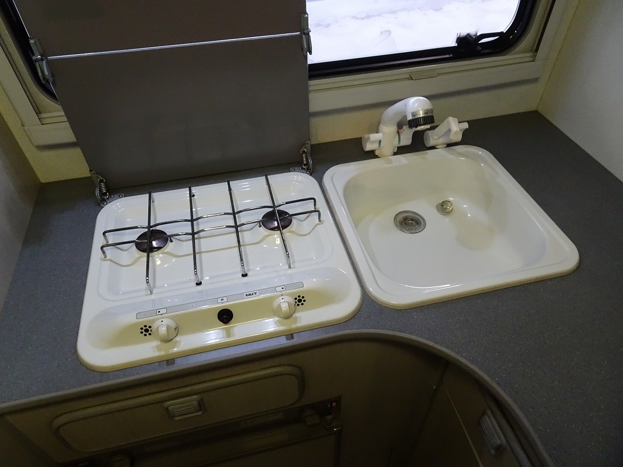 キャンピングカーキャブコン