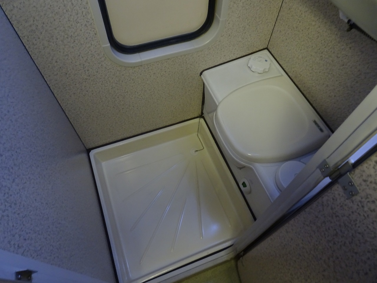 キャンピングカーキャブコン