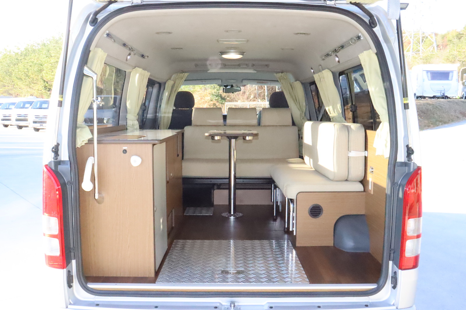 キャンピングカーバンコン