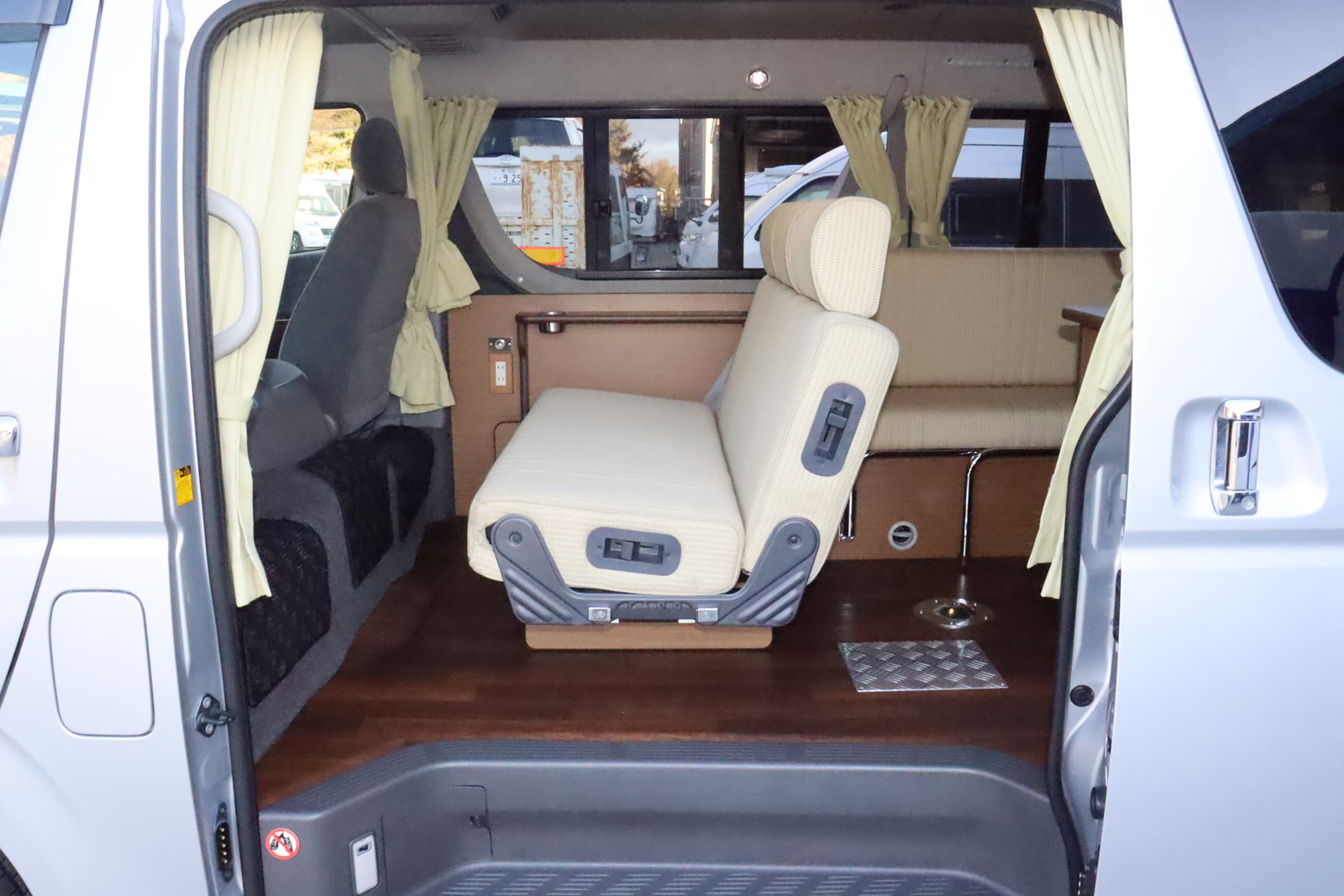 キャンピングカーバンコン