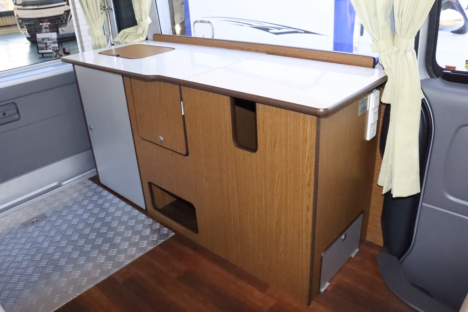 キャンピングカーバンコン