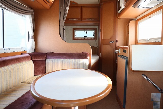 キャンピングカーキャブコン