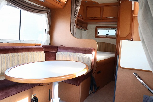 キャンピングカーキャブコン