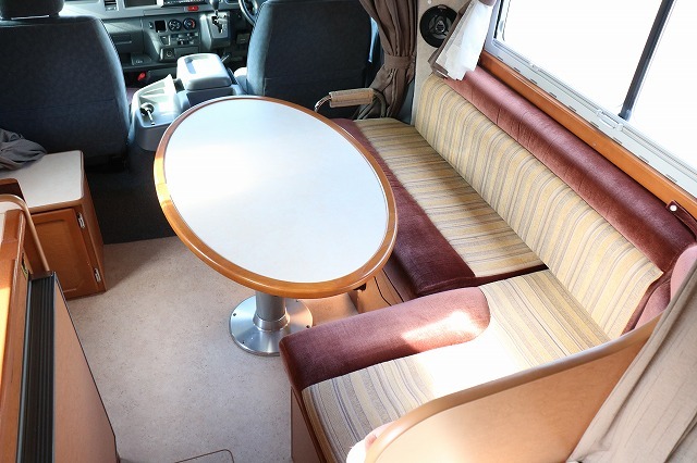 キャンピングカーキャブコン