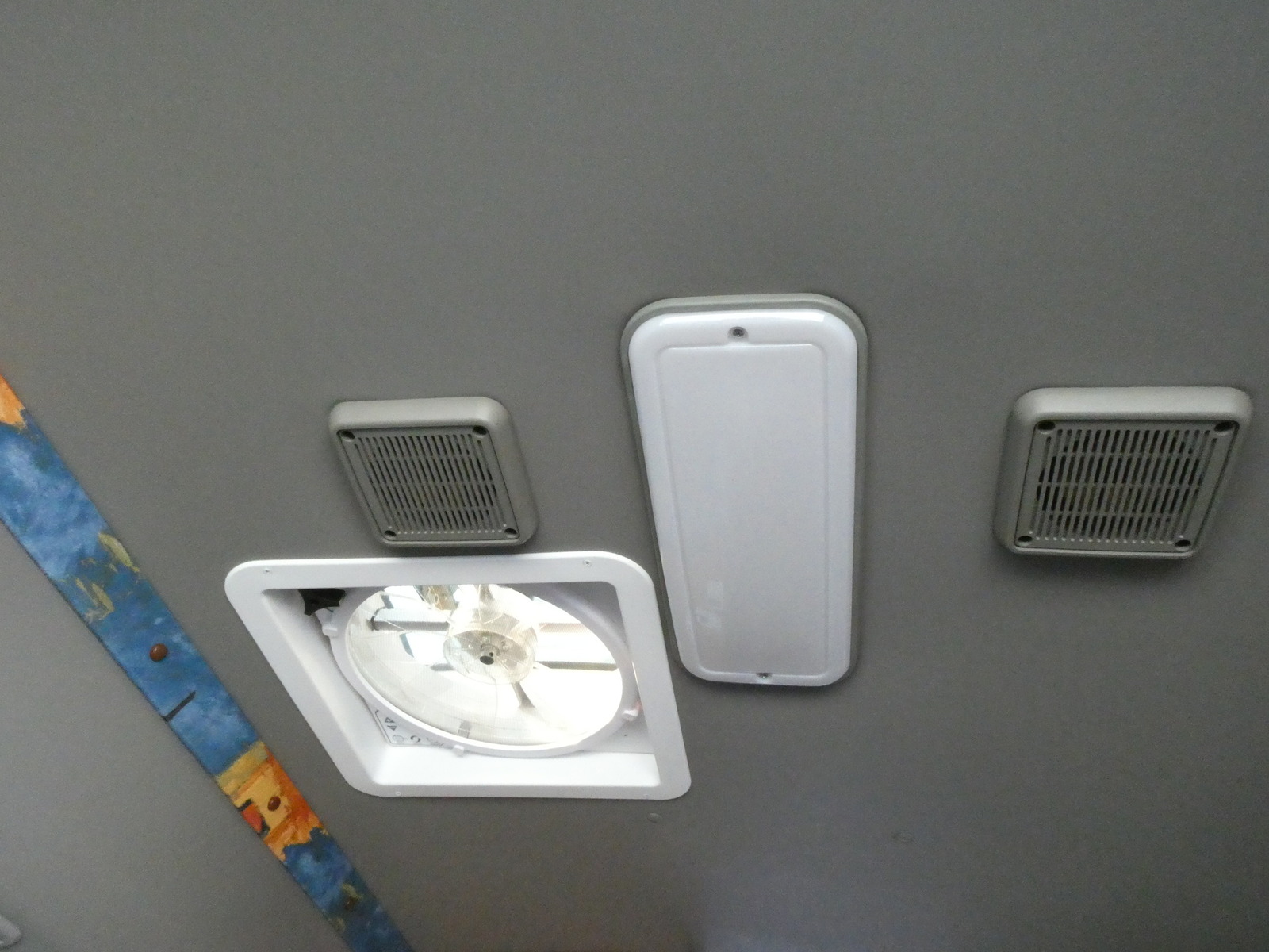 キャンピングカーバスコン