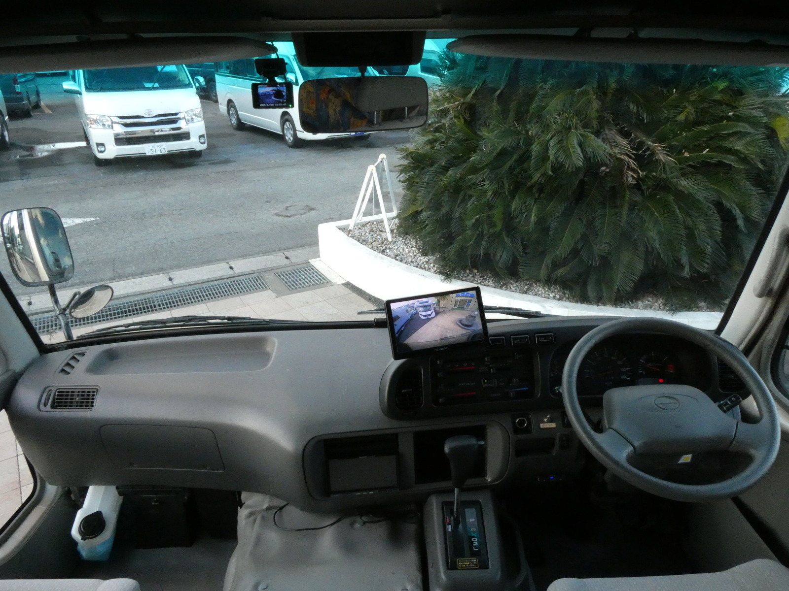 キャンピングカーバスコン