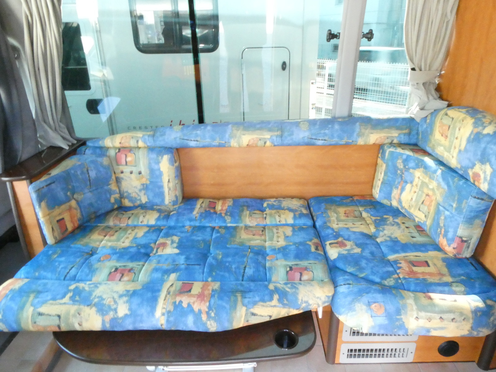 キャンピングカーバスコン