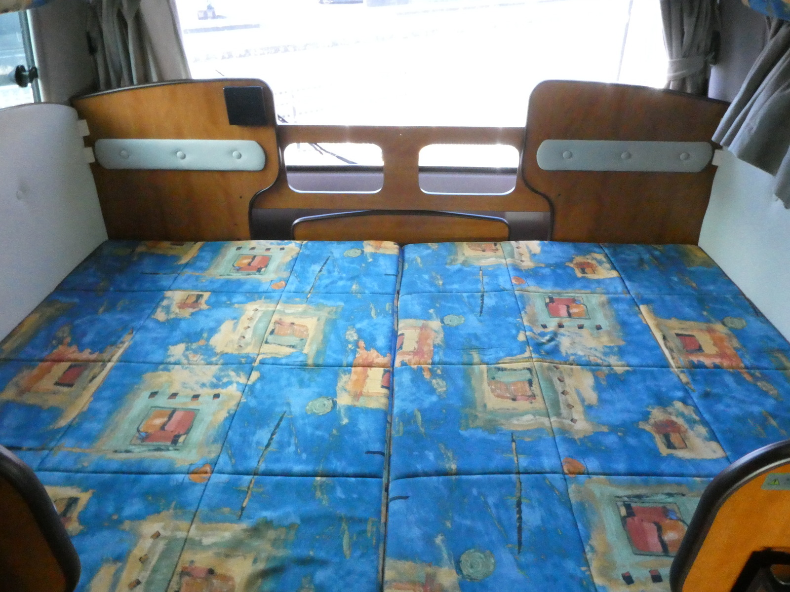 キャンピングカーバスコン