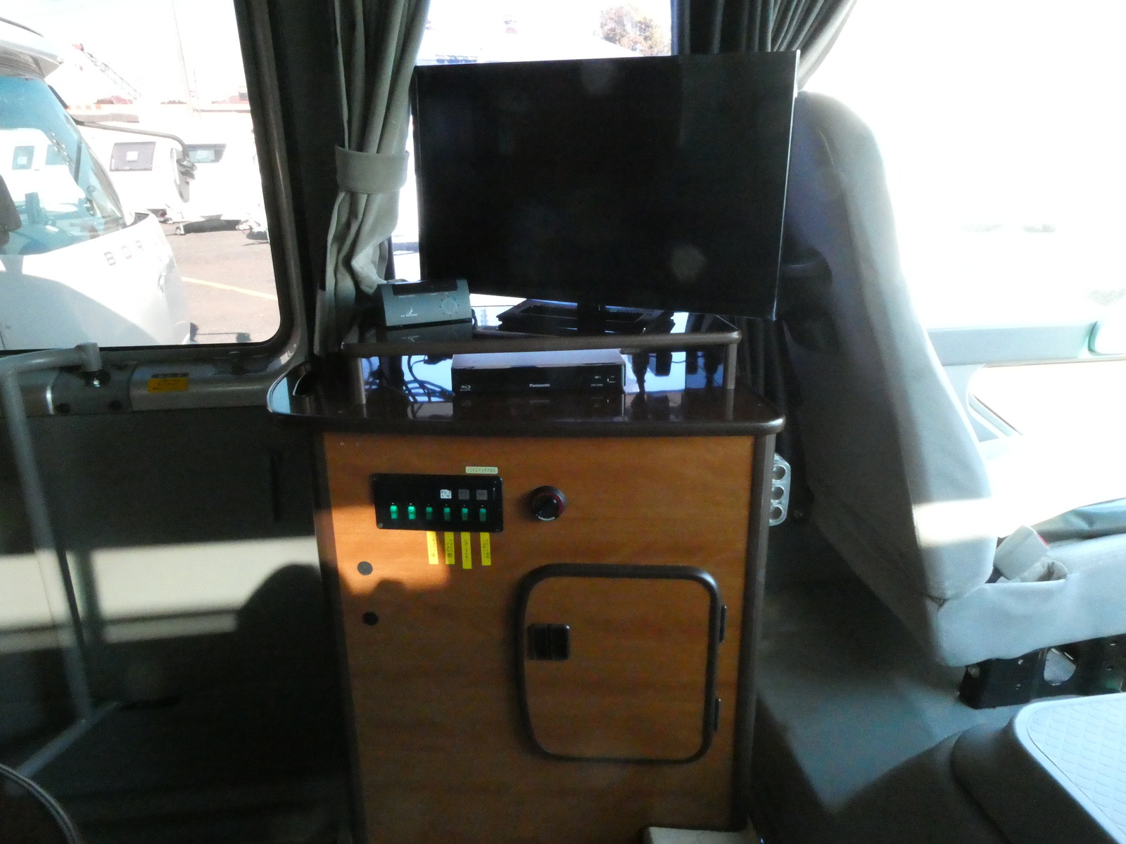 キャンピングカーバスコン