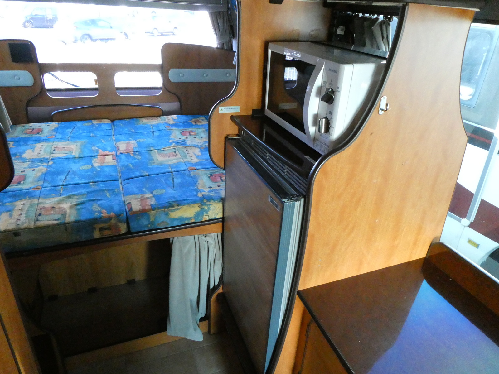 キャンピングカーバスコン