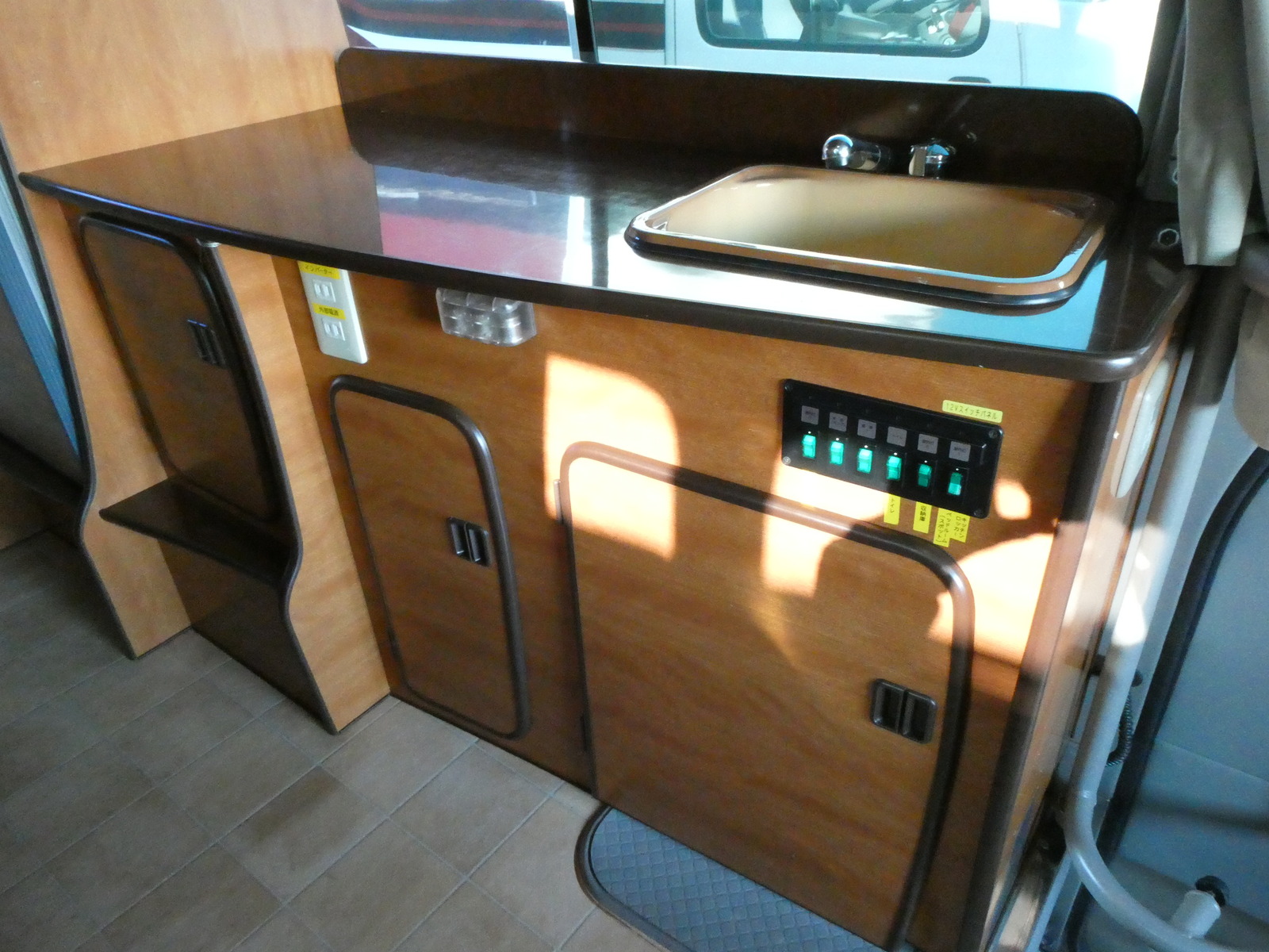 キャンピングカーバスコン