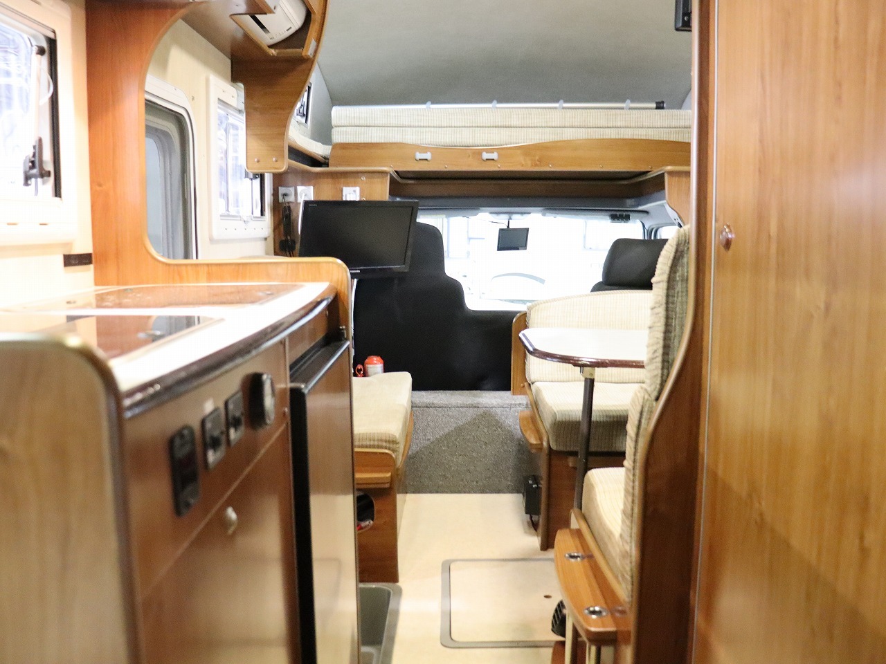 キャンピングカーキャブコン