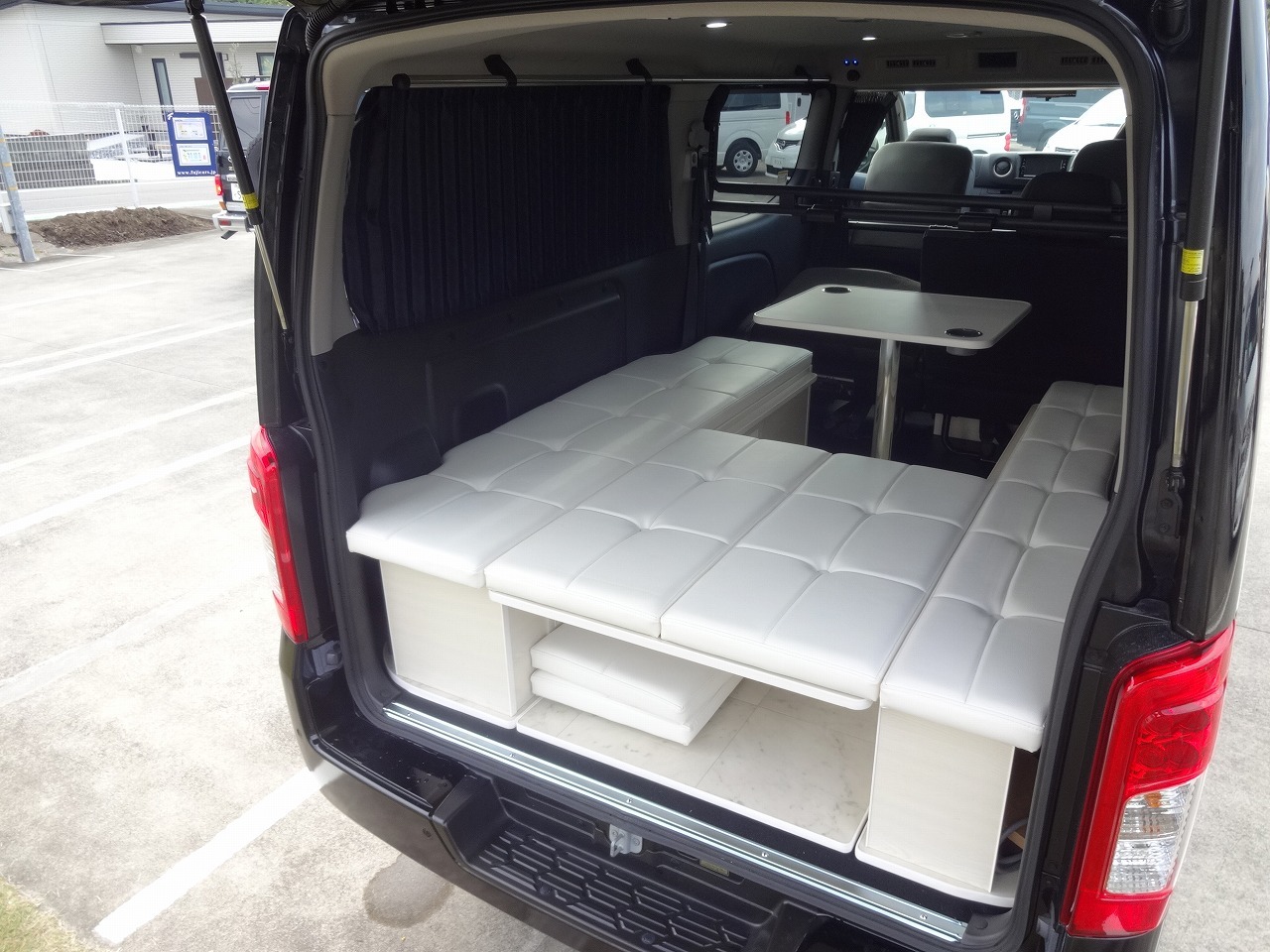 キャンピングカーバンコン