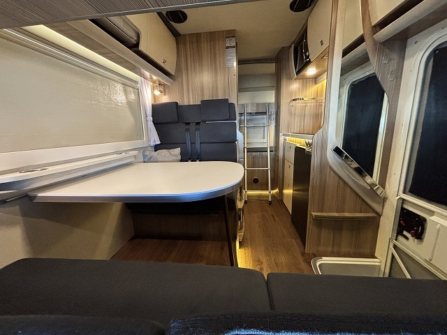 キャンピングカーキャブコン