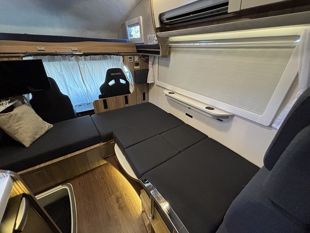 キャンピングカーキャブコン