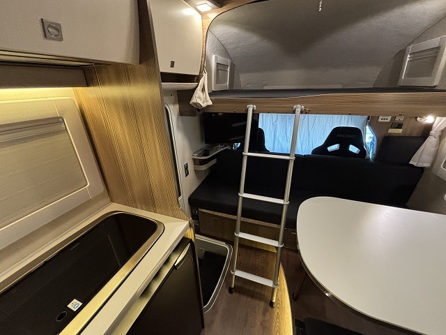 キャンピングカーキャブコン