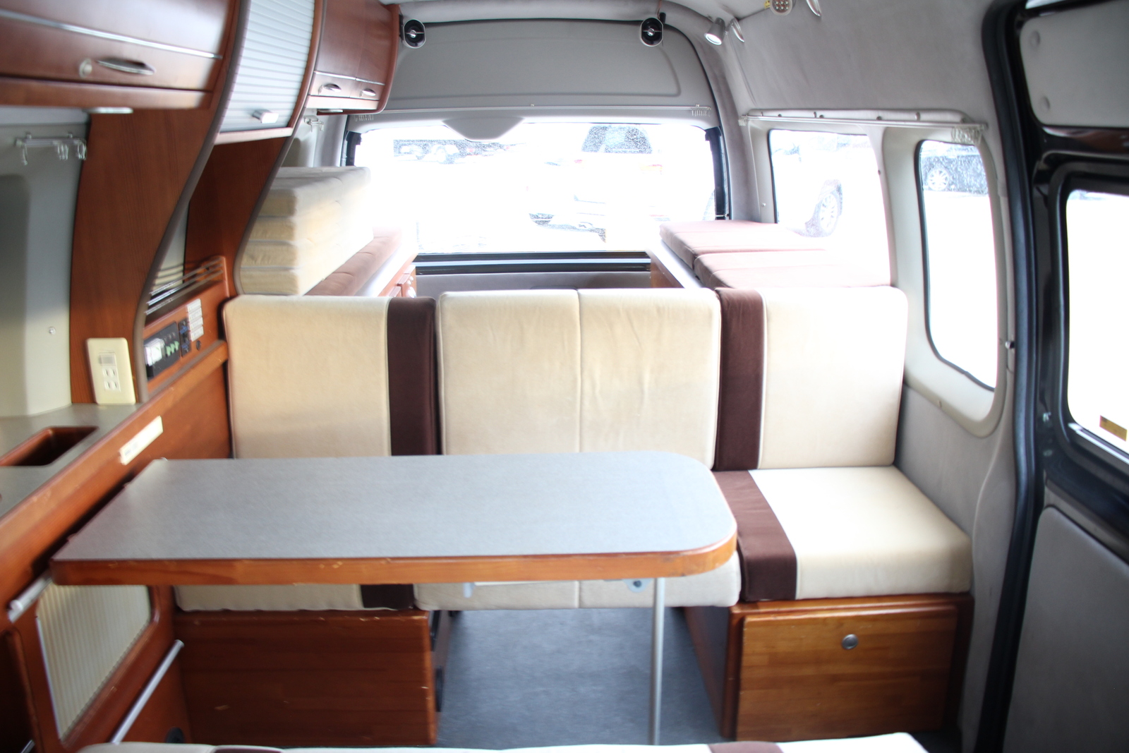 キャンピングカーバンコン