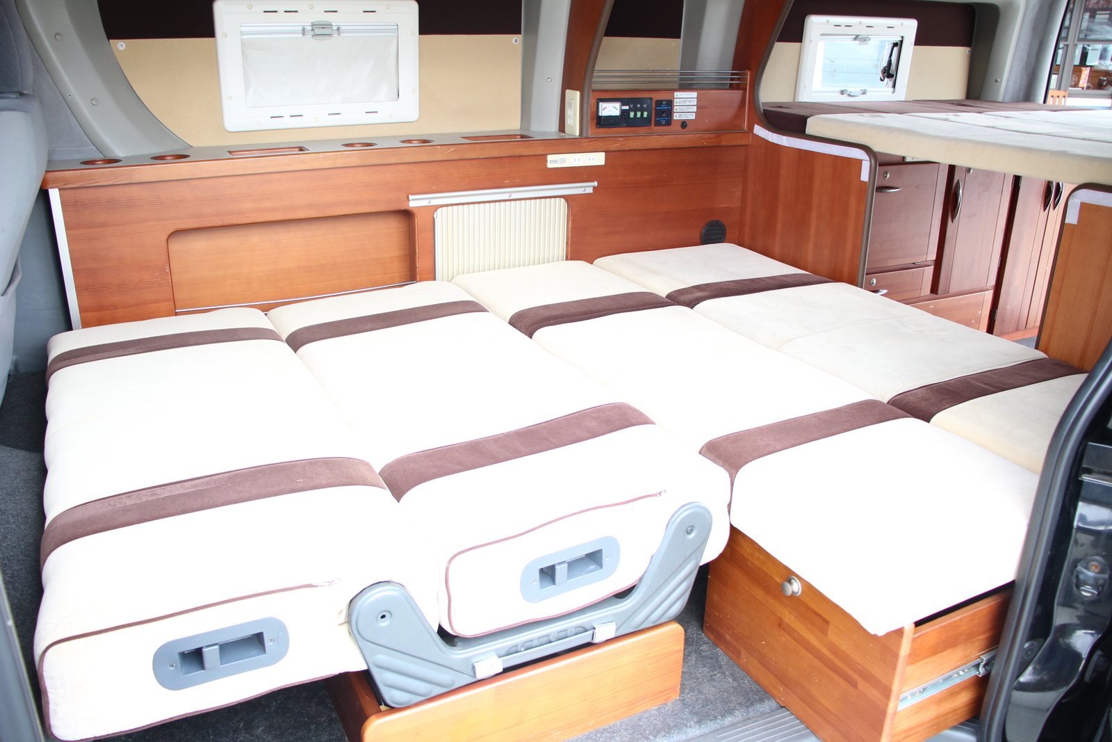 キャンピングカーバンコン